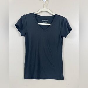 5 for $25| Emme Jordan black v-neck short sleeve tee size medium
